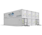 Contenitori modulari di stoccaggio a freddo Arctic MegaStore mostrati in configurazione impilata con accesso tramite rampa.