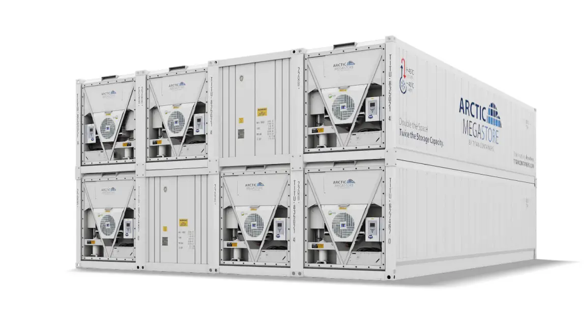 Contenitori modulari di stoccaggio a freddo Arctic MegaStore mostrati in configurazione impilata con accesso tramite rampa.