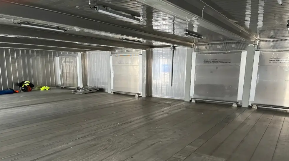 Installazione modulare di container per celle frigorifere a formare un'unità SuperStore
