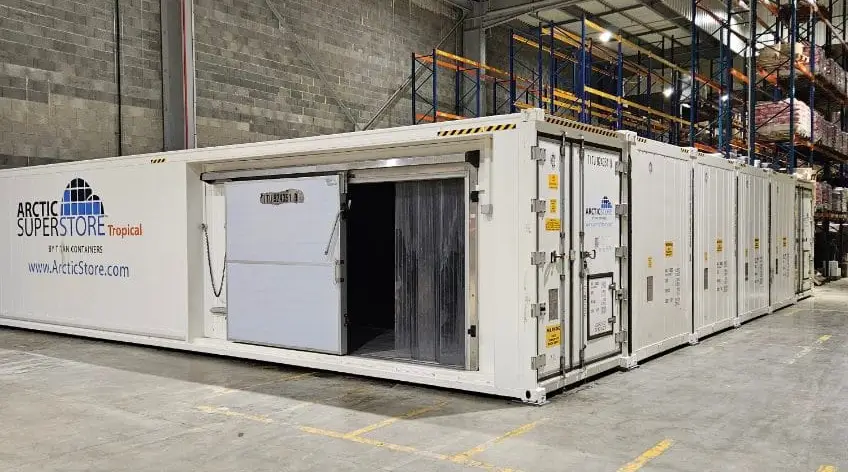 Installazione modulare di container per celle frigorifere a formare un'unità SuperStore
